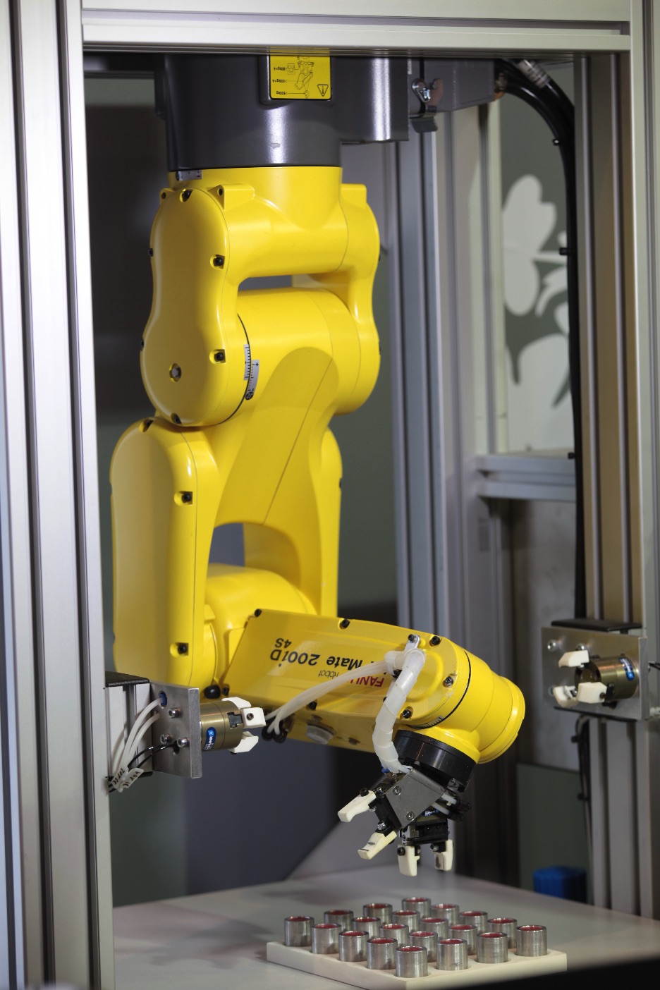 Roboty przemysłowe 2015 - raport IFR