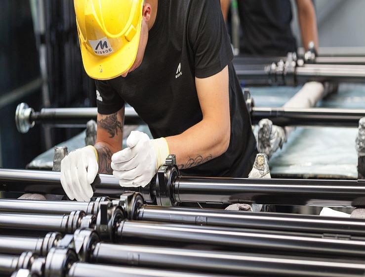 Fabryka Alucrom na ukończeniu