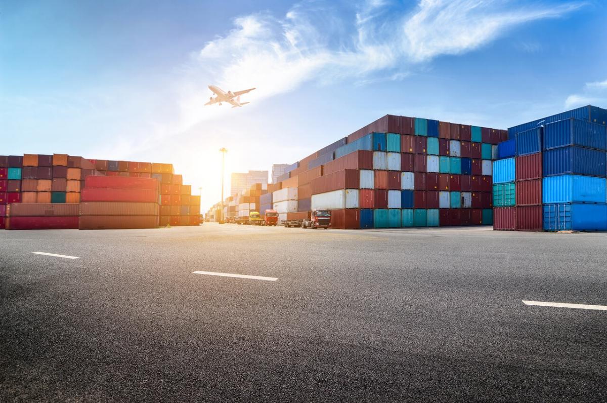 Polski eksport odbija, ale import rośnie szybciej