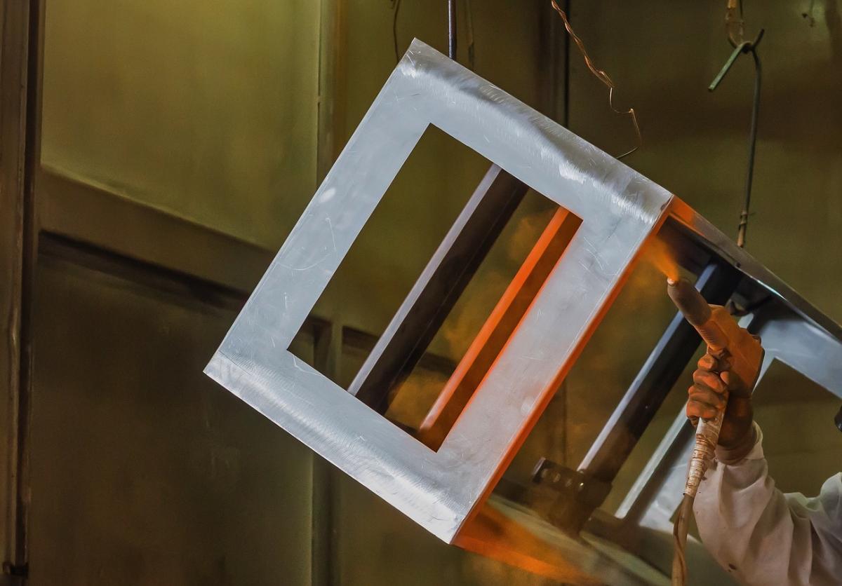 Lakierowanie proszkowe a lakierowanie na mokro