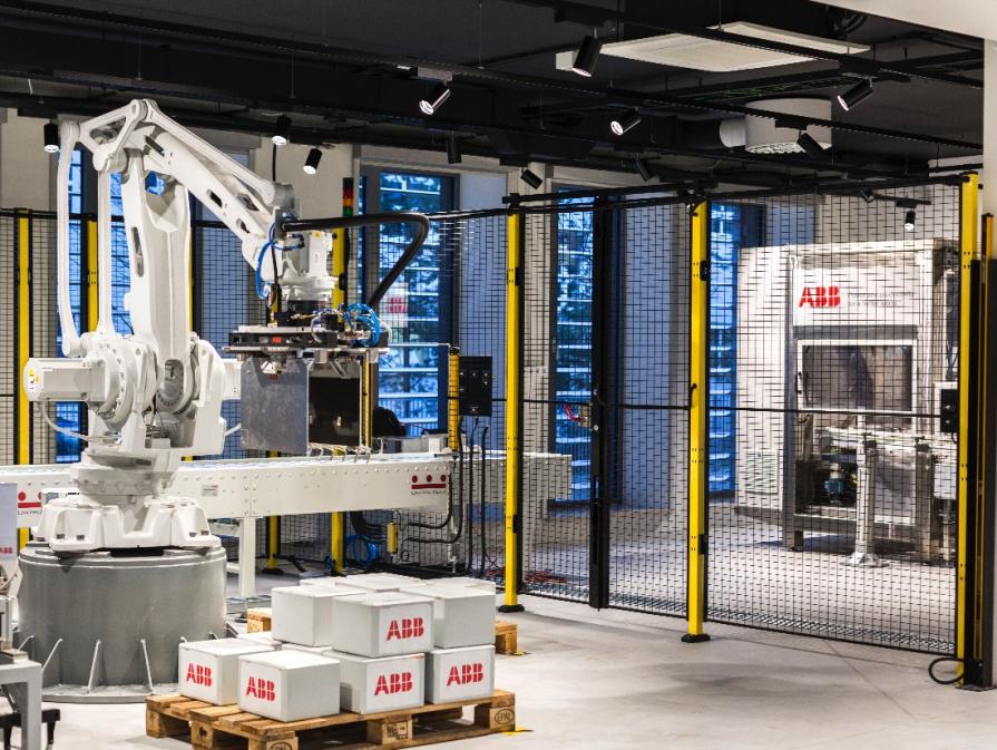 ABB otwiera Centrum Aplikacji Zrobotyzowanych