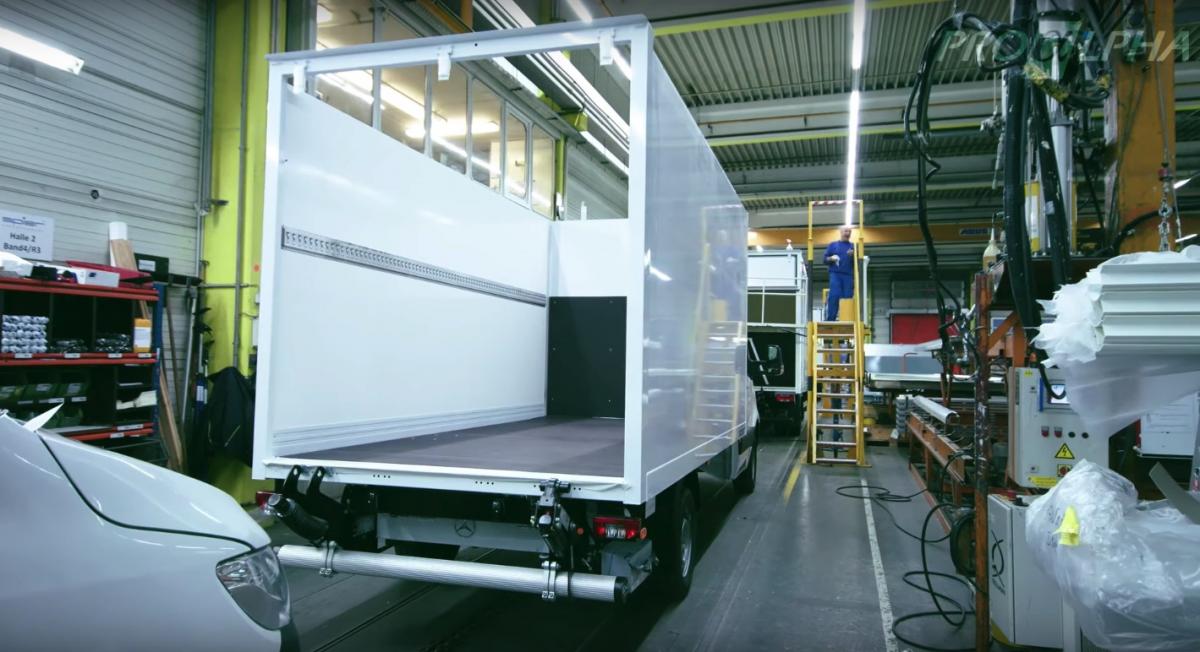 Cyfrowa transformacja w przemyśle motoryzacyjnym