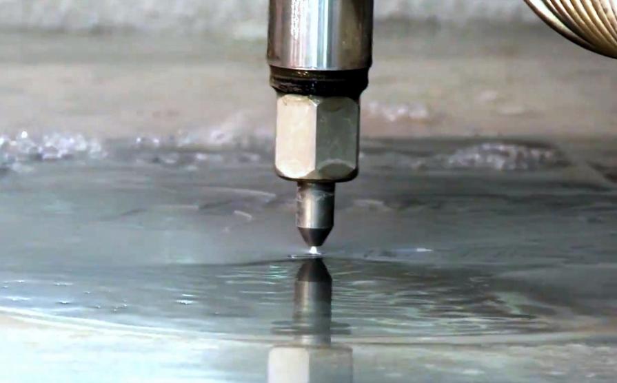 Wycinarki wodne -  precyzja i siła płynące z wody