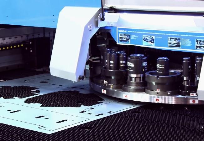 Dlaczego i gdzie warto stosować wykrawarki do blach